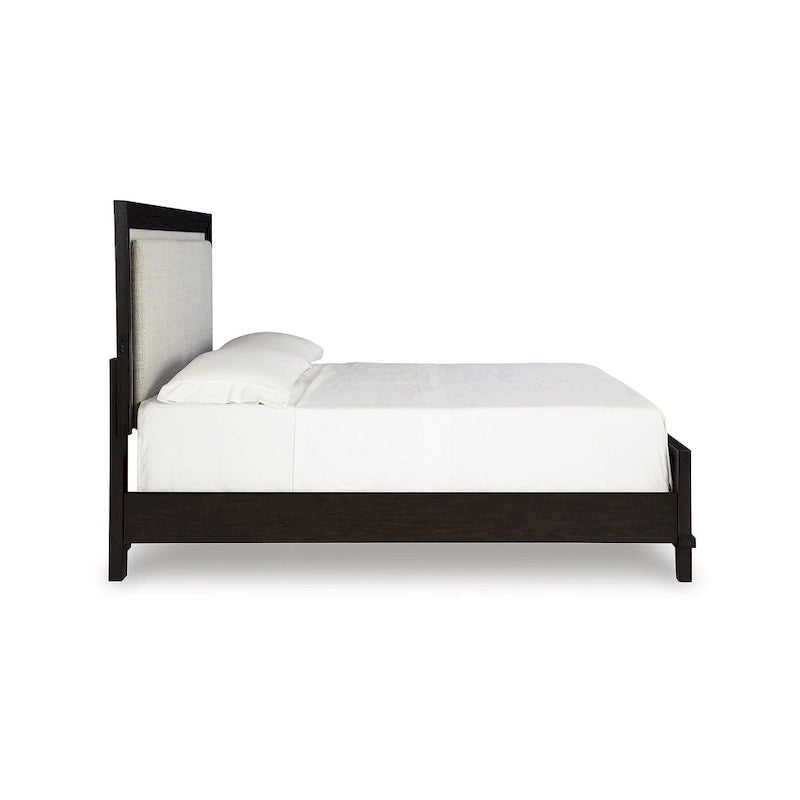 Letto imbottito con pannello testa marrone scuro e grigio – Profilo borchiato, Struttura in legno massello, Misura Queen/King