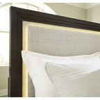 Letto imbottito con pannello testa marrone scuro e grigio – Profilo borchiato, Struttura in legno massello, Misura Queen/King