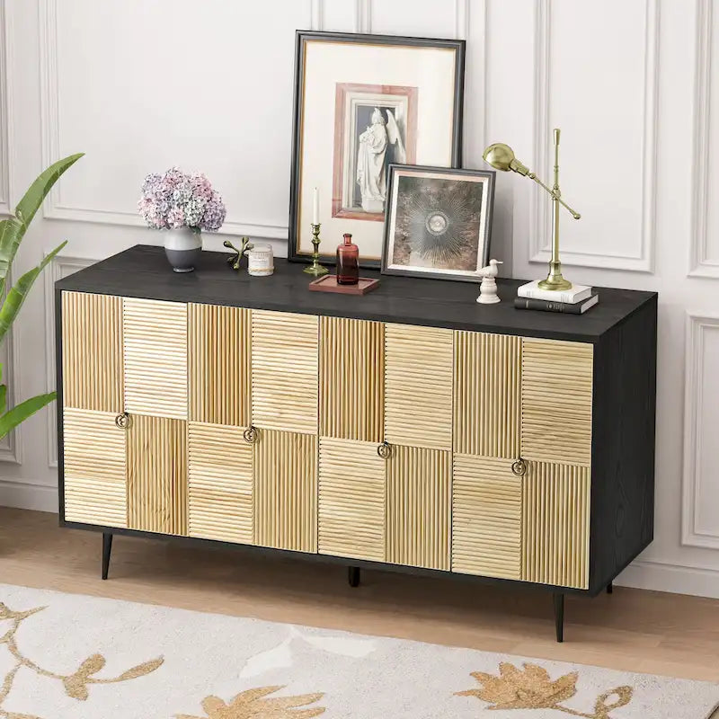 Mobile a 4 ante con ante decorate a effetto intaglio